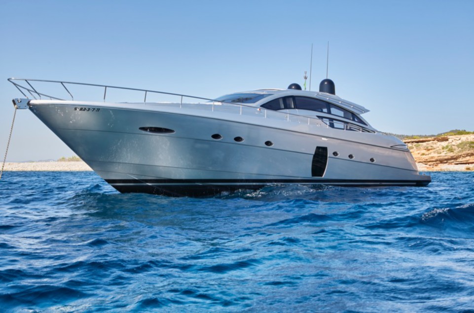 Pershing 72